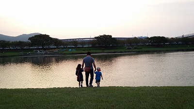 ３